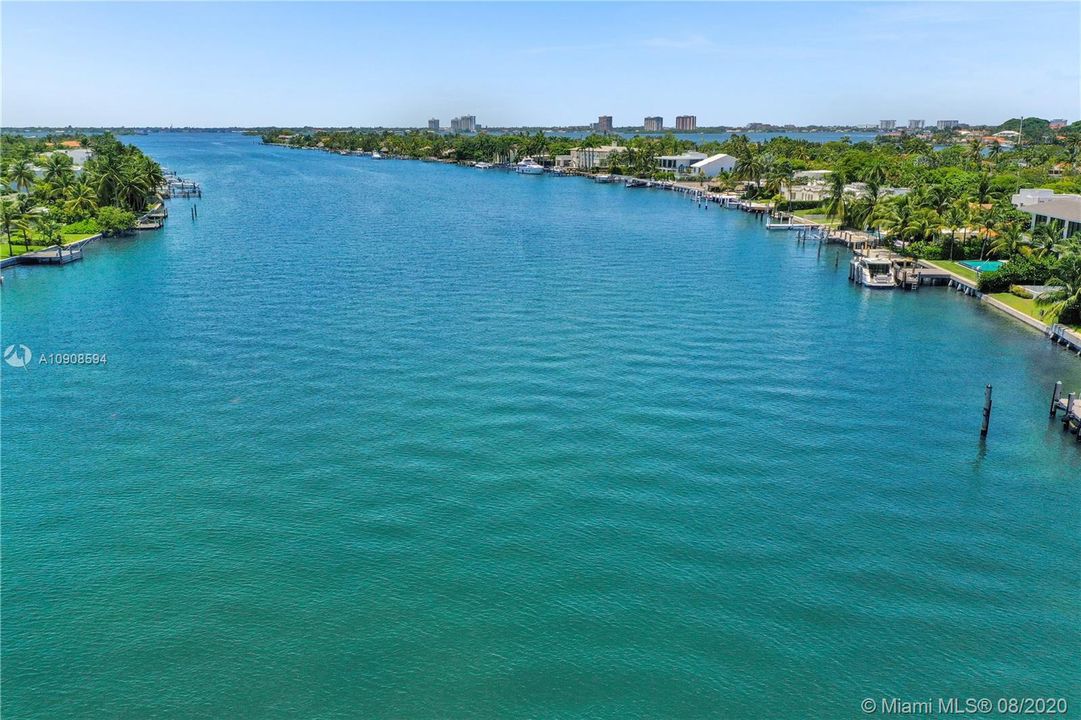 Vendido Recientemente: $3,300,000 (4 camas, 4 baños, 3293 Pies cuadrados)