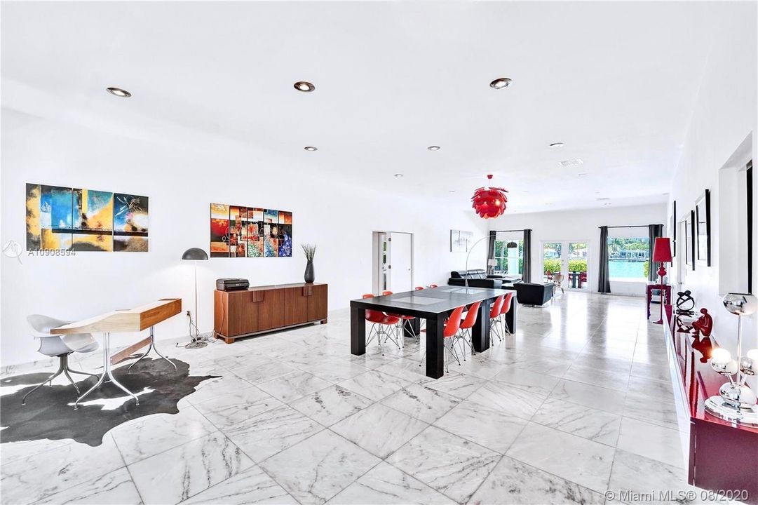 Vendido Recientemente: $3,300,000 (4 camas, 4 baños, 3293 Pies cuadrados)
