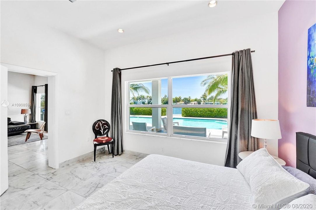Vendido Recientemente: $3,300,000 (4 camas, 4 baños, 3293 Pies cuadrados)