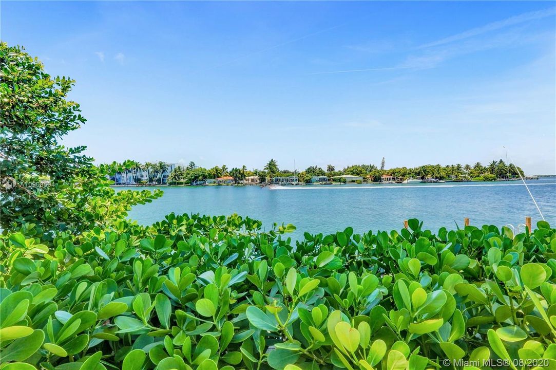 Vendido Recientemente: $3,300,000 (4 camas, 4 baños, 3293 Pies cuadrados)