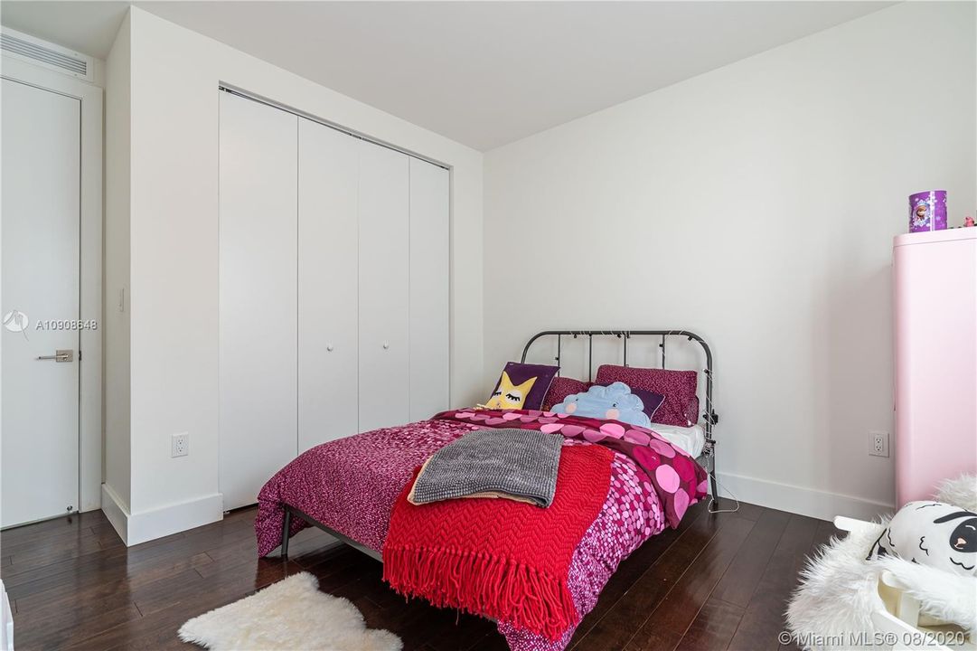 Recientemente alquilado: $4,850 (5 camas, 4 baños, 3113 Pies cuadrados)