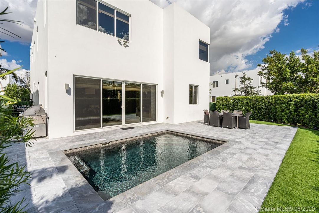 Recientemente alquilado: $4,850 (5 camas, 4 baños, 3113 Pies cuadrados)