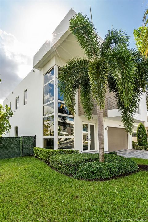 Recientemente alquilado: $4,850 (5 camas, 4 baños, 3113 Pies cuadrados)
