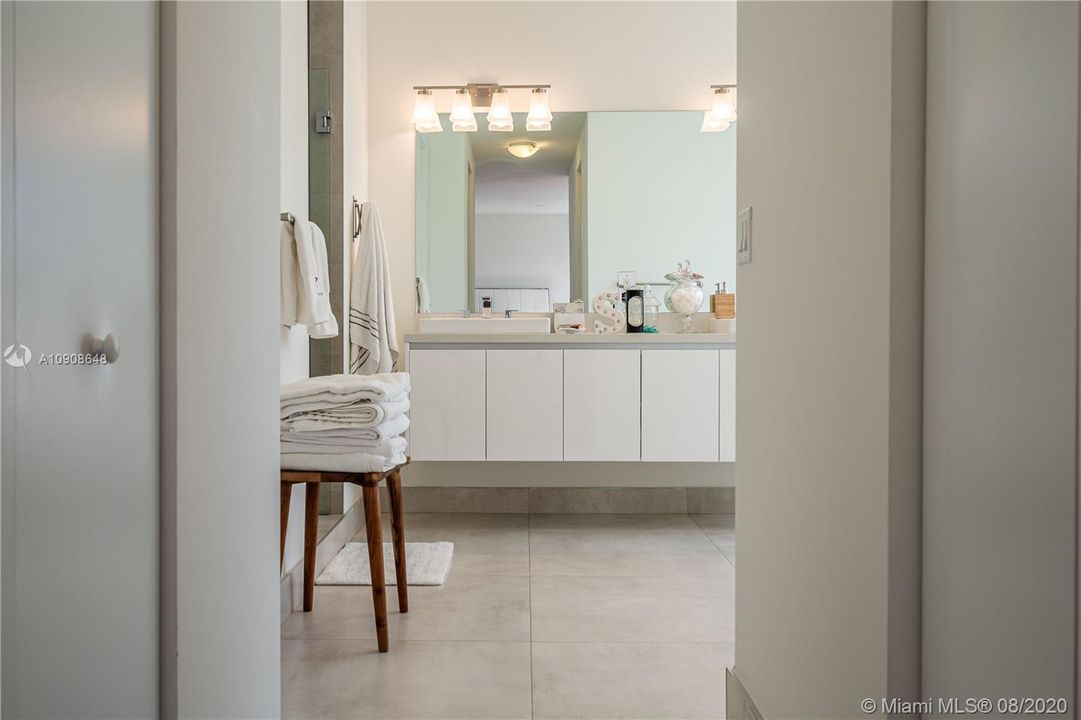 Recientemente alquilado: $4,850 (5 camas, 4 baños, 3113 Pies cuadrados)