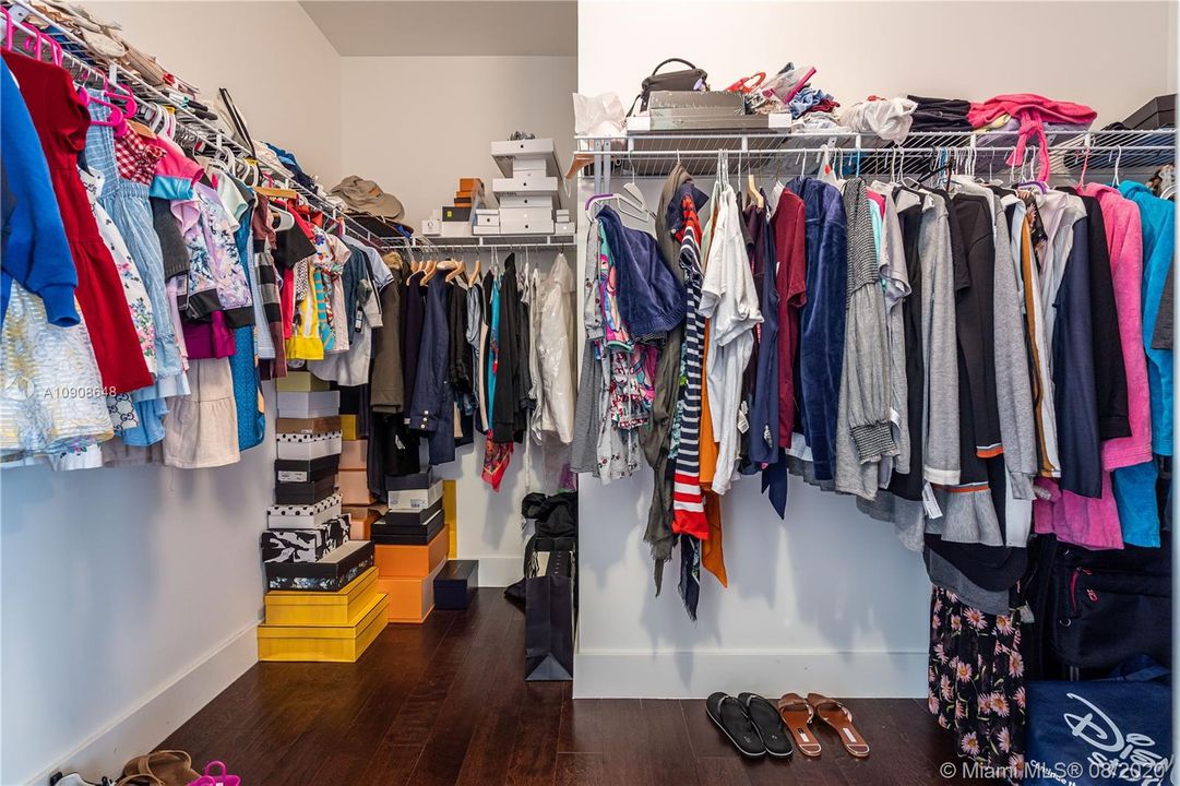 Recientemente alquilado: $4,850 (5 camas, 4 baños, 3113 Pies cuadrados)