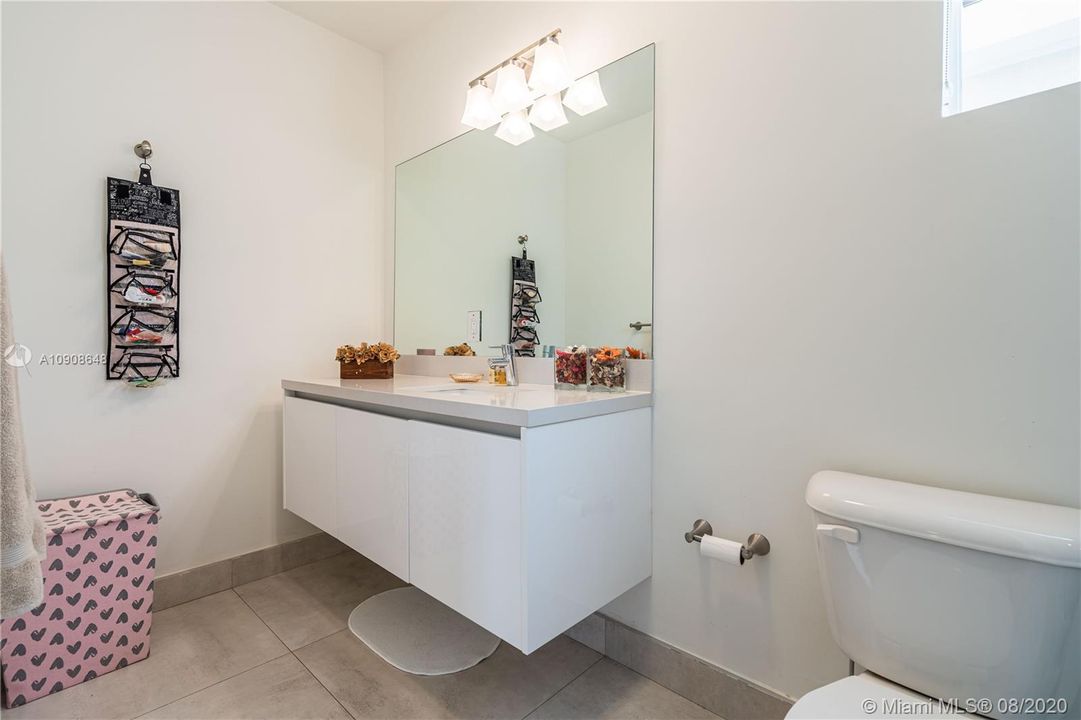 Recientemente alquilado: $4,850 (5 camas, 4 baños, 3113 Pies cuadrados)