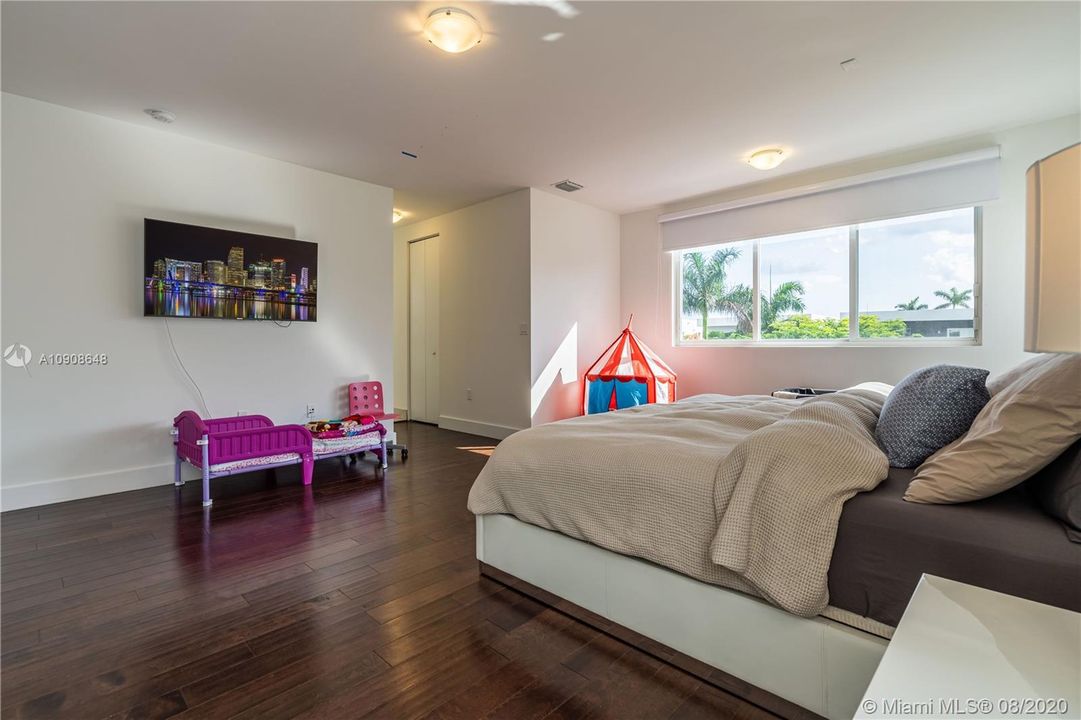 Recientemente alquilado: $4,850 (5 camas, 4 baños, 3113 Pies cuadrados)