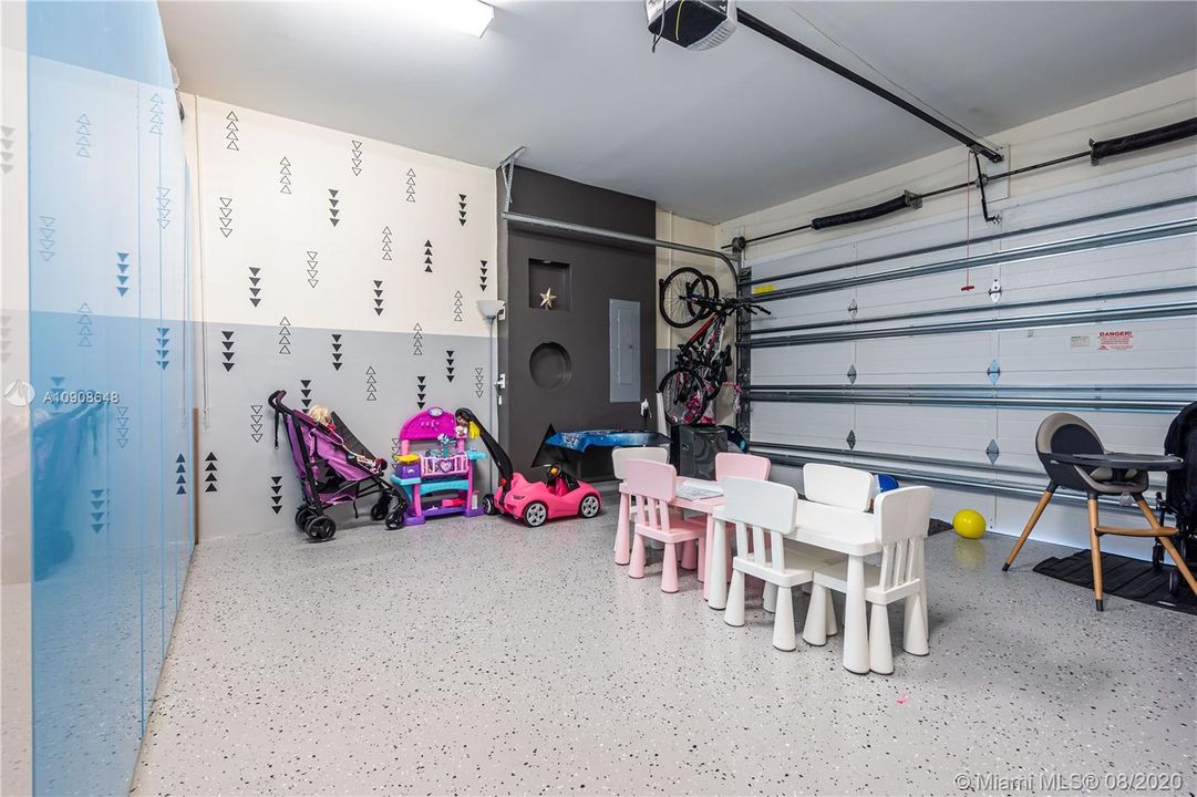 Recientemente alquilado: $4,850 (5 camas, 4 baños, 3113 Pies cuadrados)