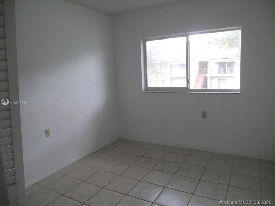 Recently Sold: $121,500 (3 beds, 2 baths, 930 Square Feet)