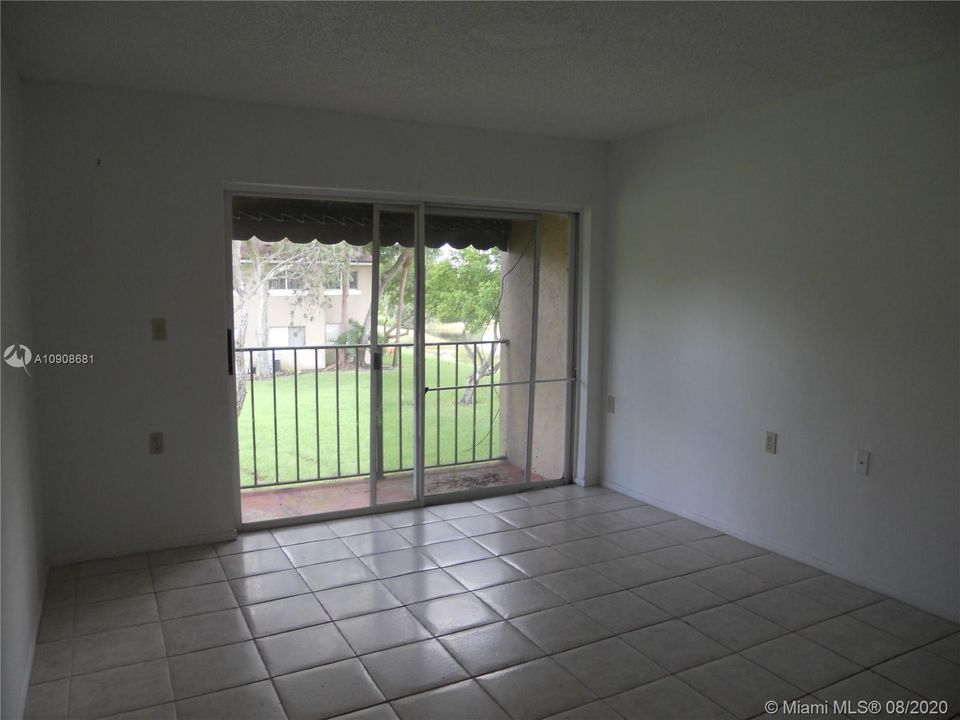 Recently Sold: $121,500 (3 beds, 2 baths, 930 Square Feet)