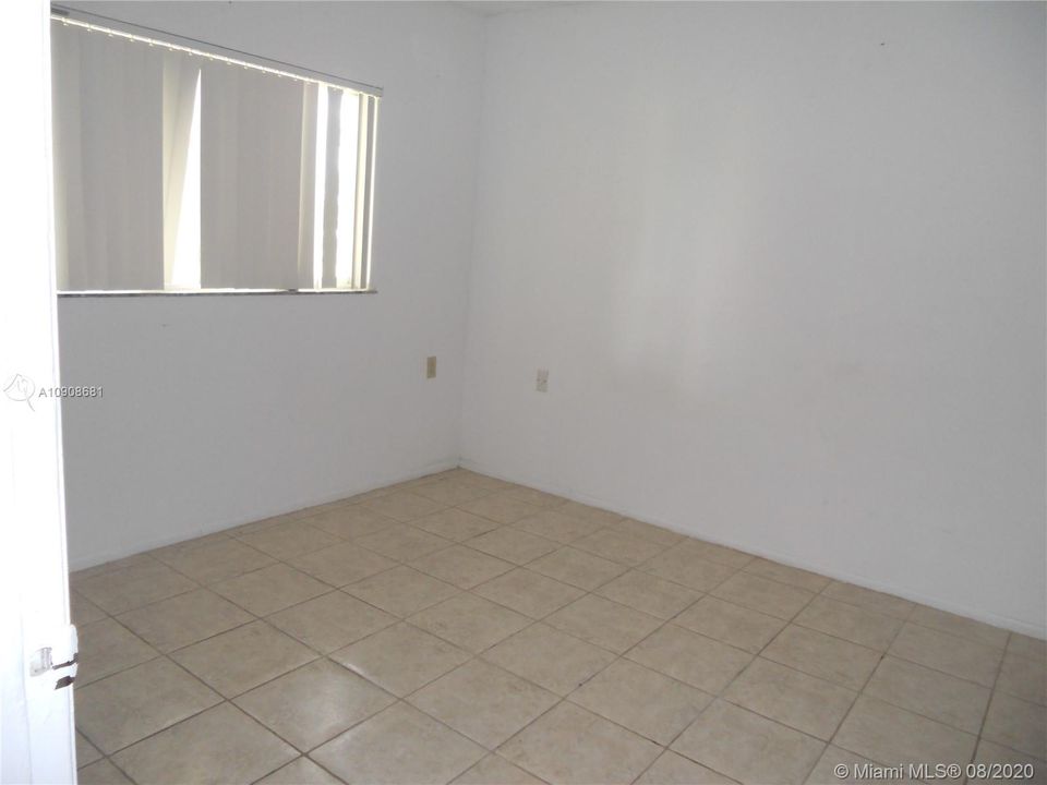 Recently Sold: $121,500 (3 beds, 2 baths, 930 Square Feet)