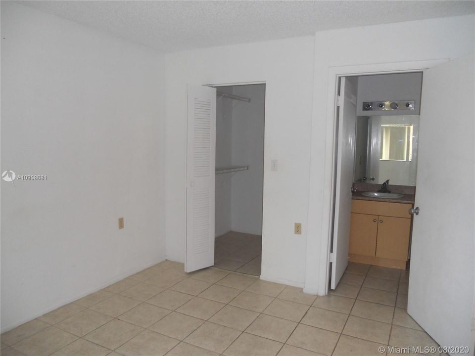 Recently Sold: $121,500 (3 beds, 2 baths, 930 Square Feet)