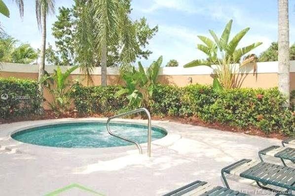 Recently Sold: $121,500 (3 beds, 2 baths, 930 Square Feet)