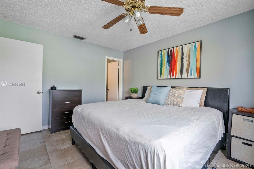 Recently Sold: $160,000 (2 beds, 2 baths, 760 Square Feet)