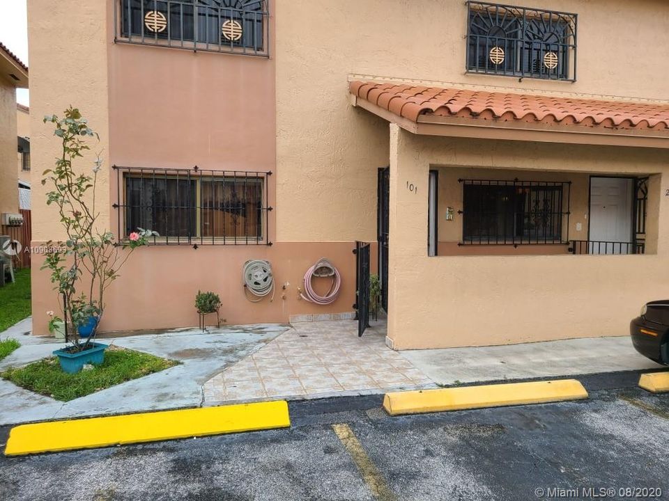 Recently Sold: $200,000 (2 beds, 2 baths, 885 Square Feet)