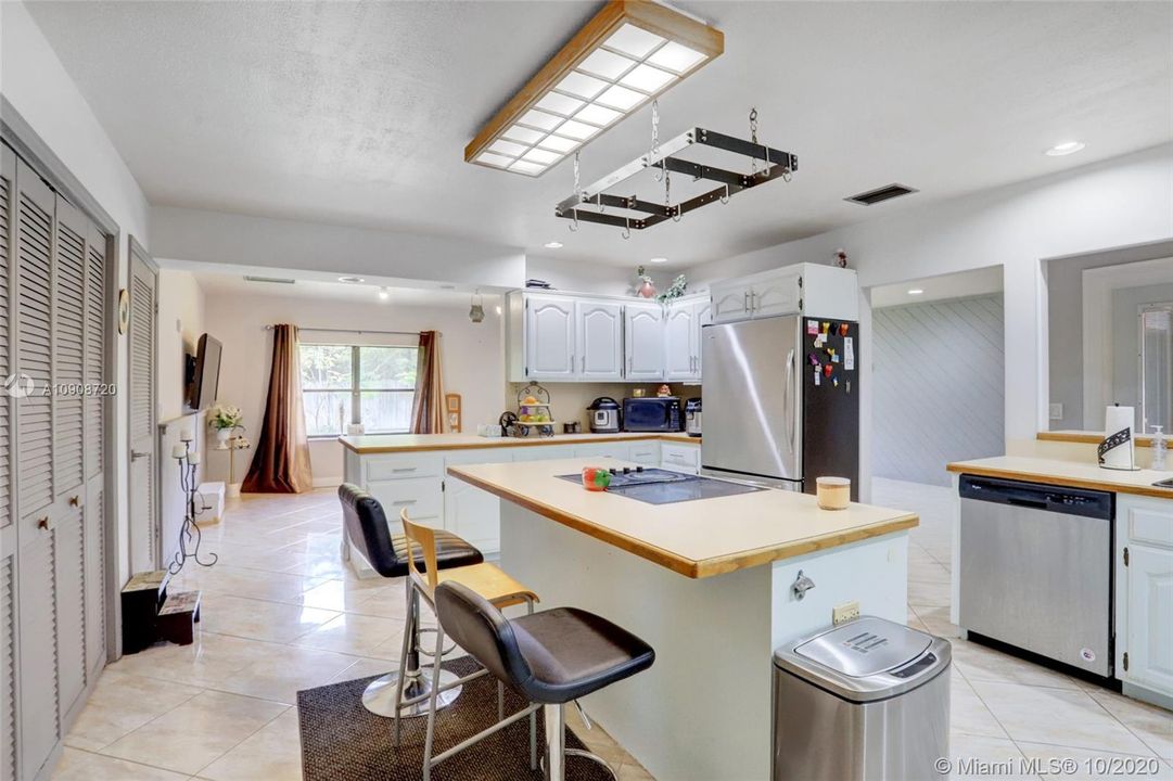 Recently Sold: $589,000 (4 beds, 3 baths, 3004 Square Feet)