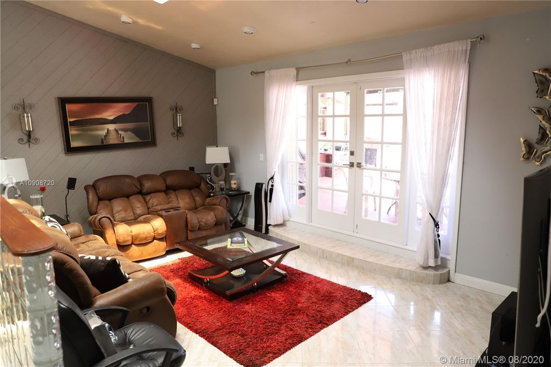 Recently Sold: $589,000 (4 beds, 3 baths, 3004 Square Feet)