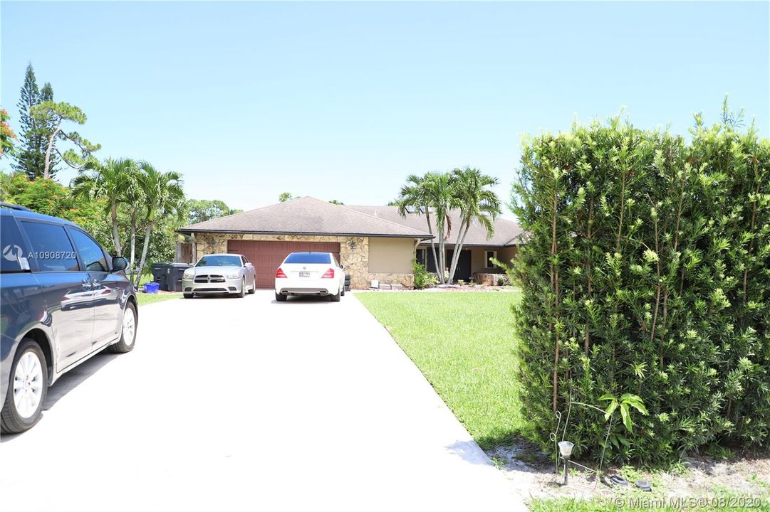 Recently Sold: $589,000 (4 beds, 3 baths, 3004 Square Feet)