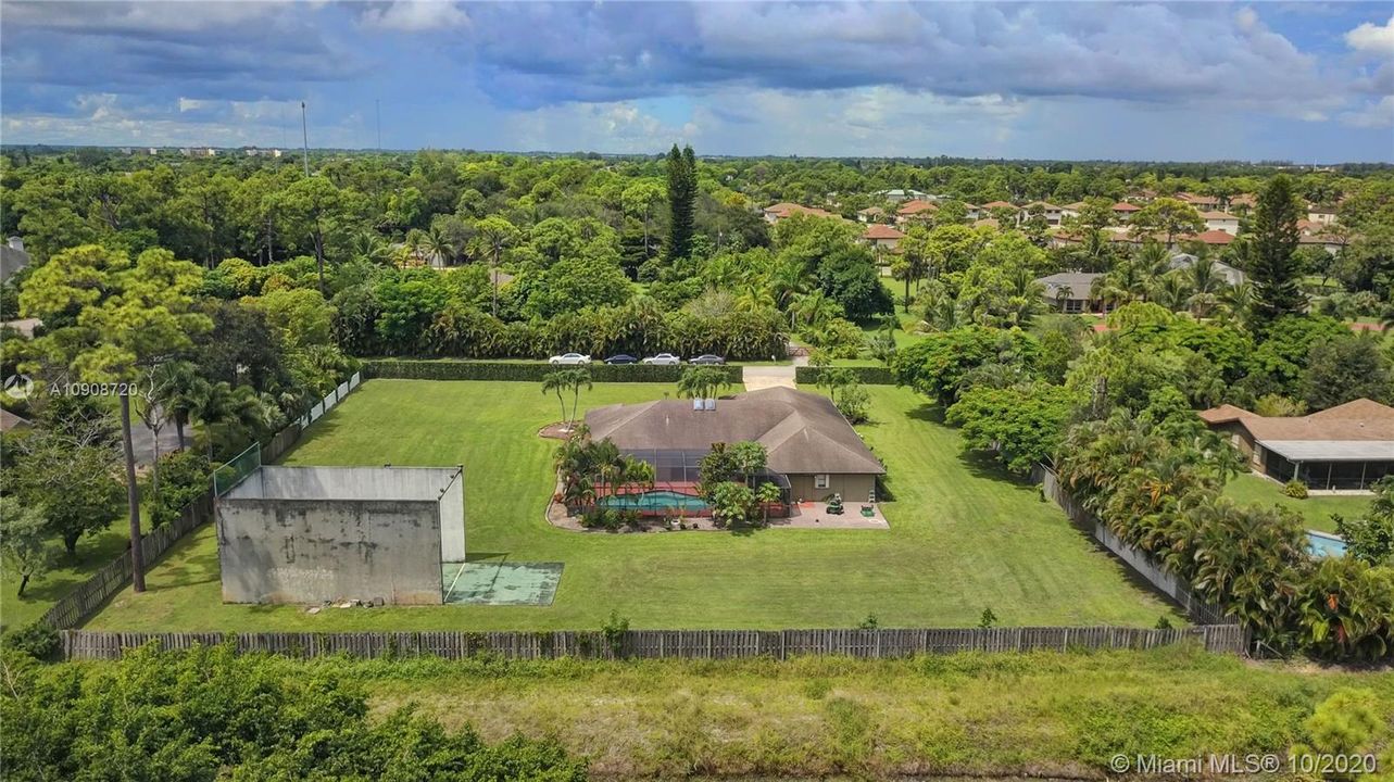 Recently Sold: $589,000 (4 beds, 3 baths, 3004 Square Feet)