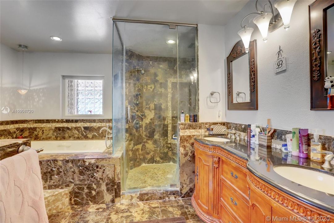 Recently Sold: $589,000 (4 beds, 3 baths, 3004 Square Feet)