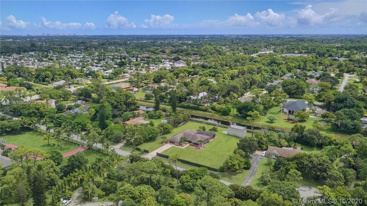 Recently Sold: $589,000 (4 beds, 3 baths, 3004 Square Feet)