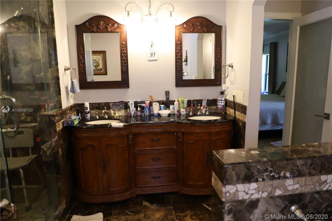 Recently Sold: $589,000 (4 beds, 3 baths, 3004 Square Feet)