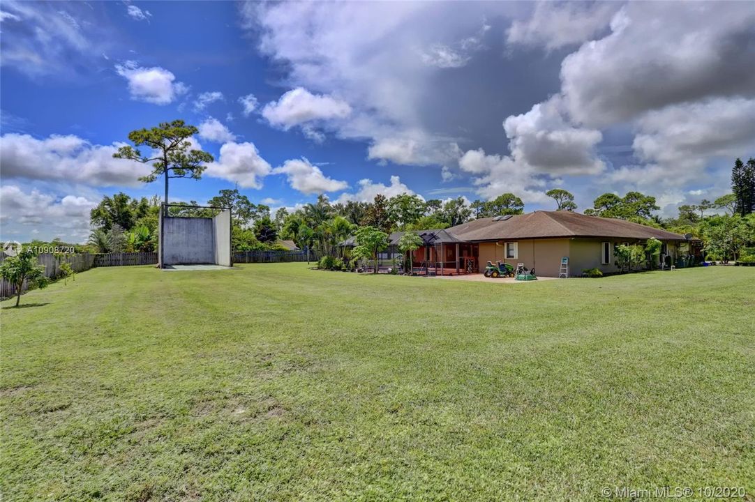 Recently Sold: $589,000 (4 beds, 3 baths, 3004 Square Feet)