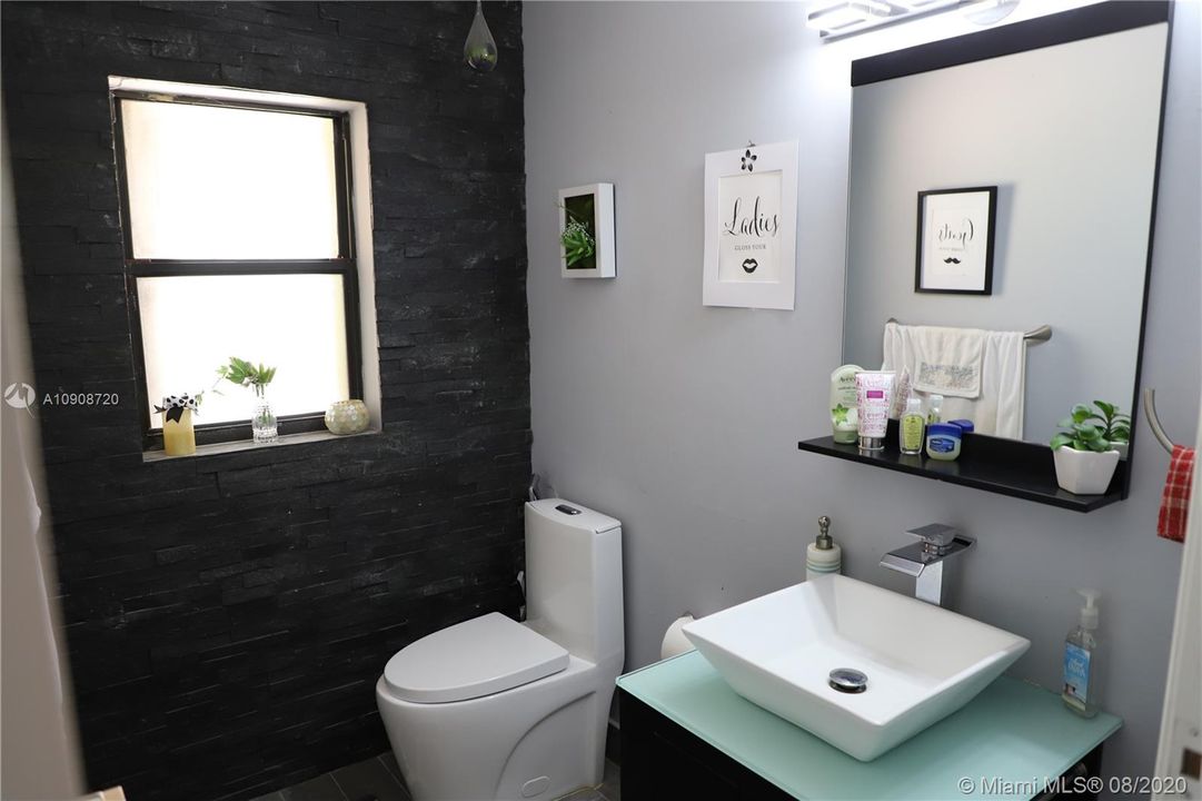 Recently Sold: $589,000 (4 beds, 3 baths, 3004 Square Feet)