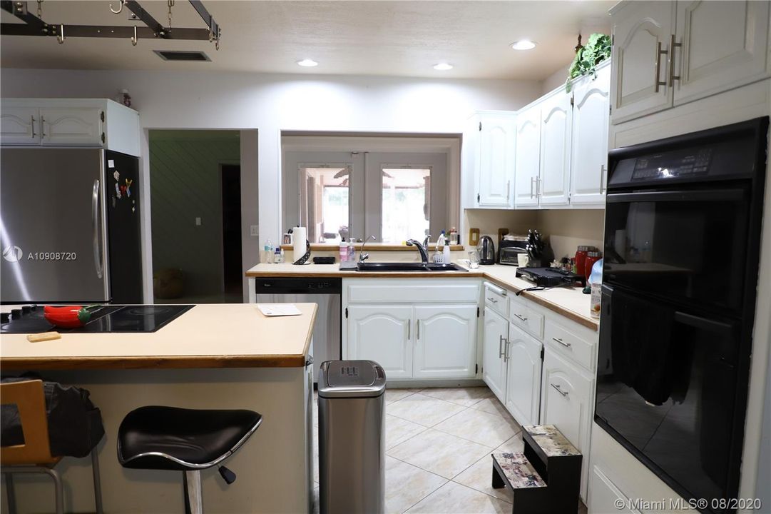 Recently Sold: $589,000 (4 beds, 3 baths, 3004 Square Feet)
