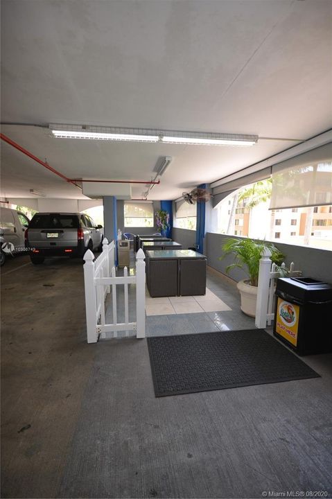 Recently Rented: $1,450 (1 beds, 1 baths, 685 Square Feet)