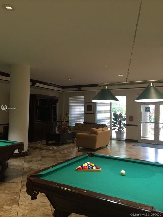 Recently Rented: $1,450 (1 beds, 1 baths, 685 Square Feet)
