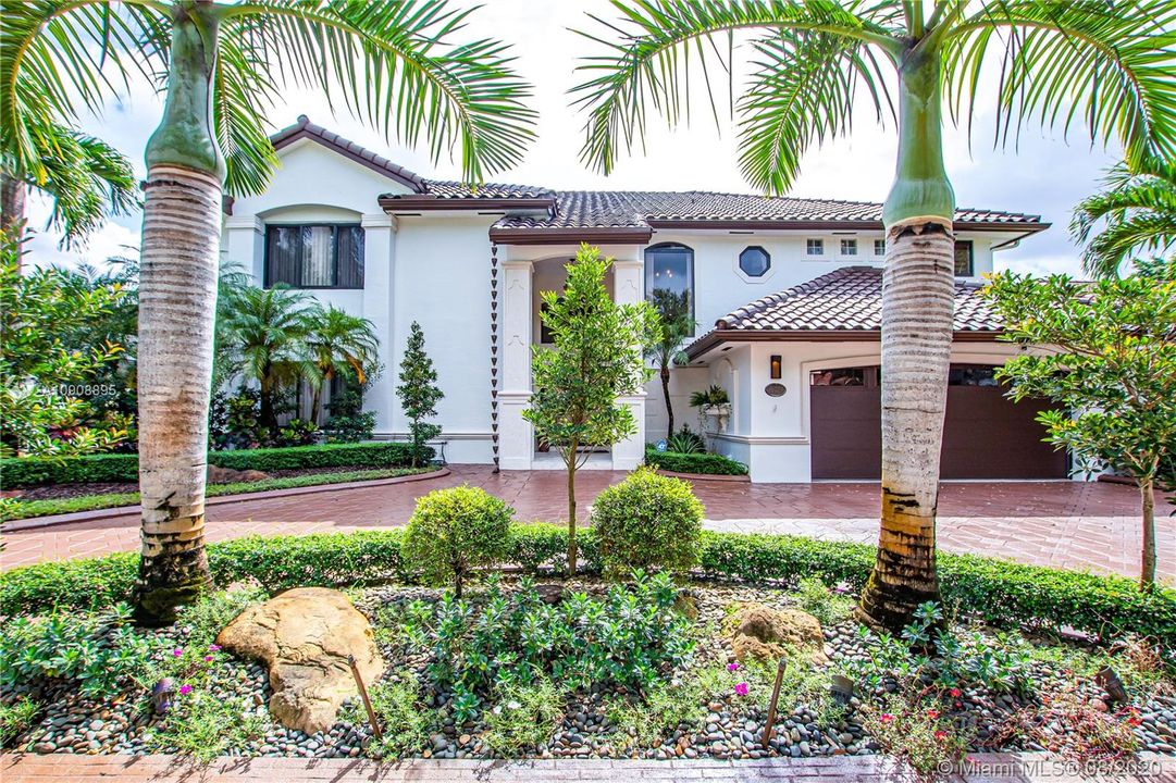Vendido Recientemente: $950,000 (5 camas, 3 baños, 4213 Pies cuadrados)