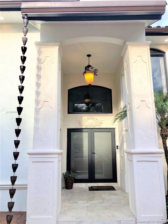 Vendido Recientemente: $950,000 (5 camas, 3 baños, 4213 Pies cuadrados)