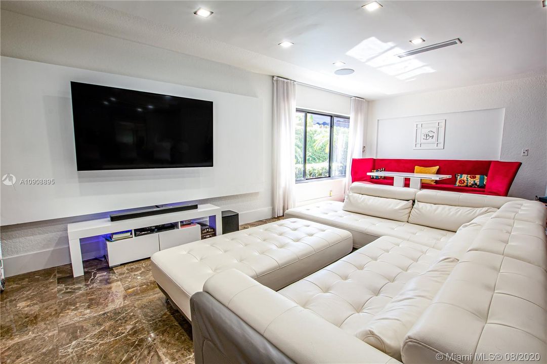 Family room and build in breakfast nook