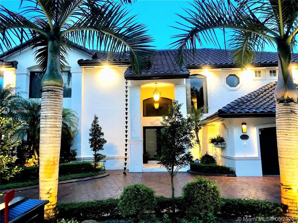 Vendido Recientemente: $950,000 (5 camas, 3 baños, 4213 Pies cuadrados)