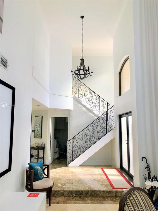 Vendido Recientemente: $950,000 (5 camas, 3 baños, 4213 Pies cuadrados)