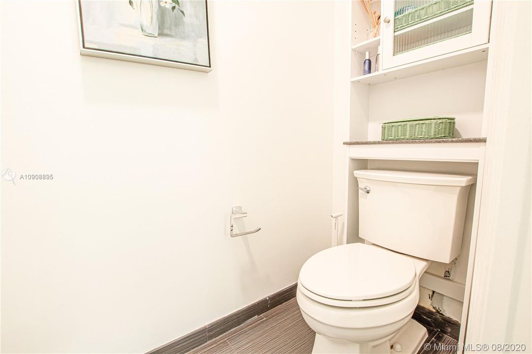 Vendido Recientemente: $950,000 (5 camas, 3 baños, 4213 Pies cuadrados)