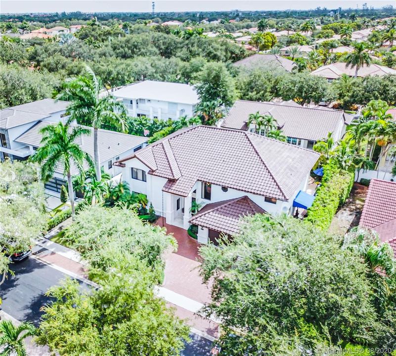 Vendido Recientemente: $950,000 (5 camas, 3 baños, 4213 Pies cuadrados)