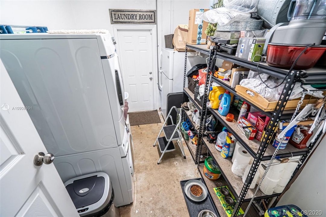Vendido Recientemente: $369,000 (3 camas, 2 baños, 1589 Pies cuadrados)