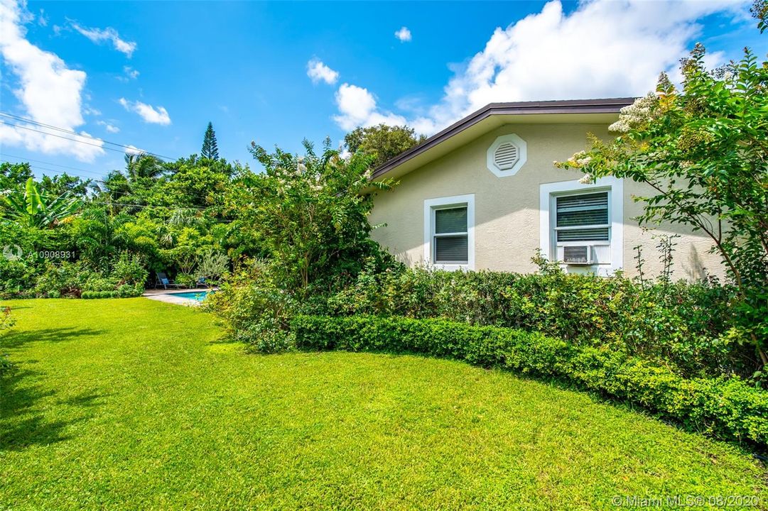 Vendido Recientemente: $369,000 (3 camas, 2 baños, 1589 Pies cuadrados)