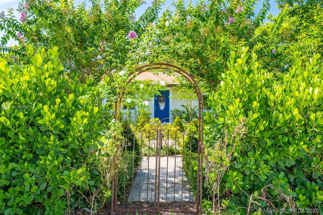 Vendido Recientemente: $369,000 (3 camas, 2 baños, 1589 Pies cuadrados)