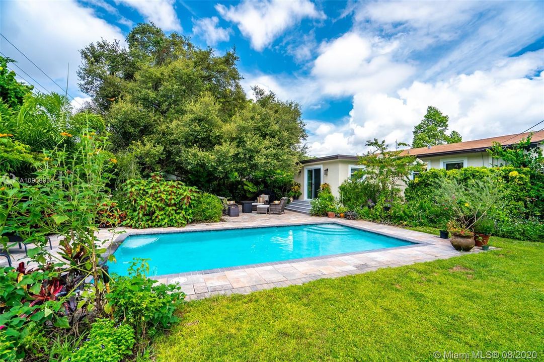 Vendido Recientemente: $369,000 (3 camas, 2 baños, 1589 Pies cuadrados)