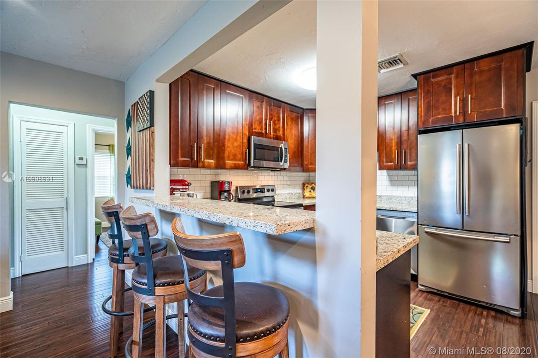 Vendido Recientemente: $369,000 (3 camas, 2 baños, 1589 Pies cuadrados)