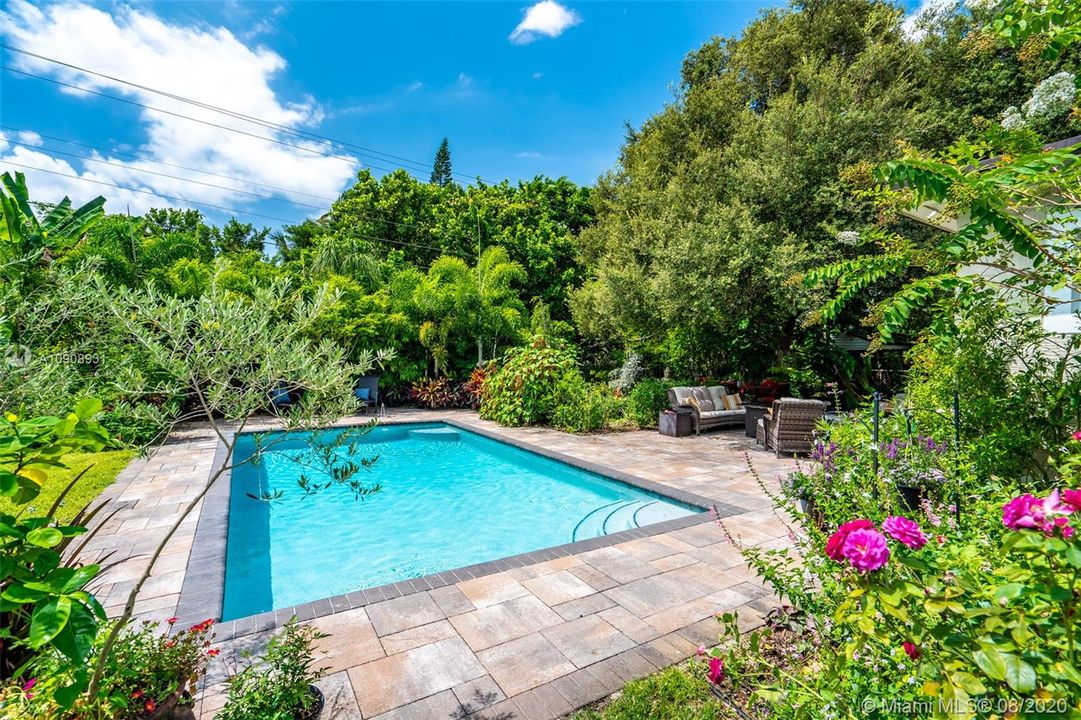 Vendido Recientemente: $369,000 (3 camas, 2 baños, 1589 Pies cuadrados)