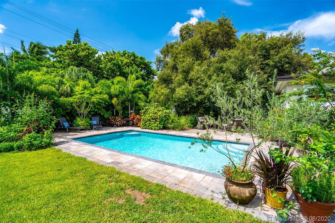 Vendido Recientemente: $369,000 (3 camas, 2 baños, 1589 Pies cuadrados)