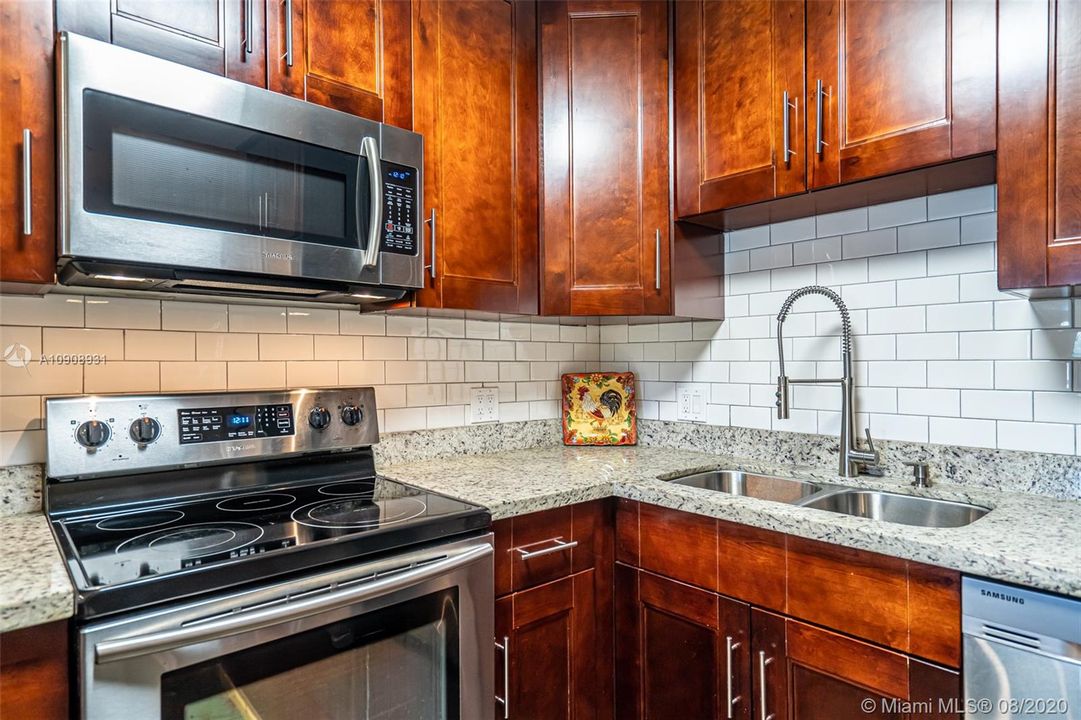 Vendido Recientemente: $369,000 (3 camas, 2 baños, 1589 Pies cuadrados)