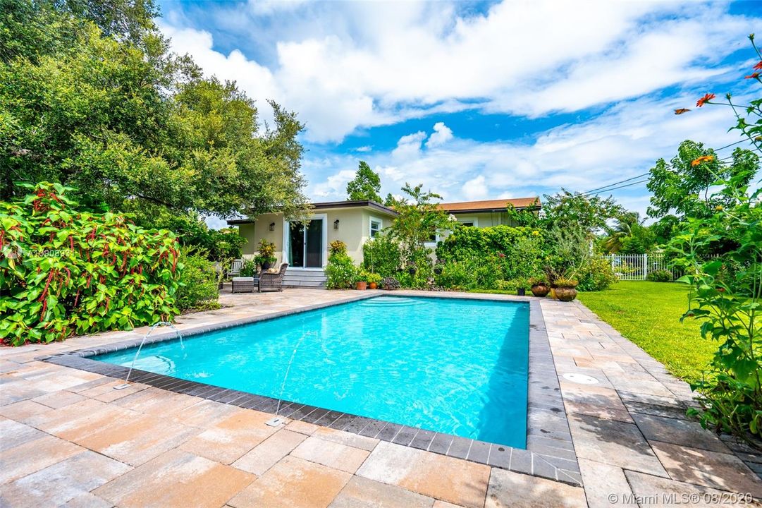Vendido Recientemente: $369,000 (3 camas, 2 baños, 1589 Pies cuadrados)