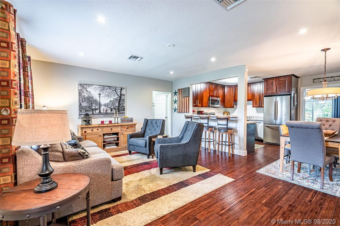 Vendido Recientemente: $369,000 (3 camas, 2 baños, 1589 Pies cuadrados)