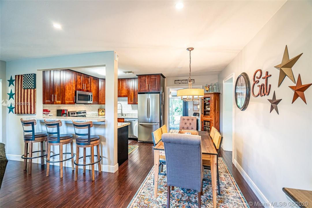Vendido Recientemente: $369,000 (3 camas, 2 baños, 1589 Pies cuadrados)