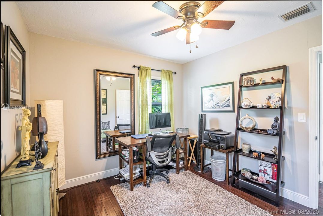Third bedroom / Office
